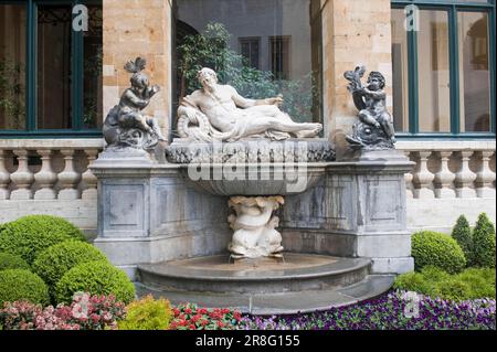 Brunnen mit Statuen, Grand-Place, Het Stadhuis, Hotel de Ville, Innenhof, Rathaus, Grote Markt, Altstadt, Brüssel, Belgien Stockfoto