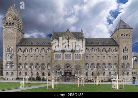 Ehemaliges preußisches Regierungsgebäude, das zwischen 1902 und 1905 erbaut wurde, ist heute das Bundesamt für Ausrüstung, Informationstechnologie und Nutzung der Bundeswehr Stockfoto