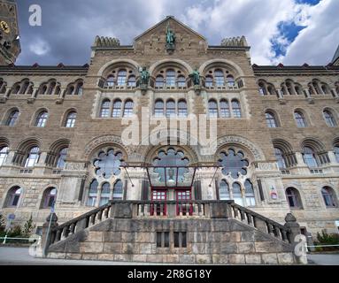 Ehemaliges preußisches Regierungsgebäude, das zwischen 1902 und 1905 erbaut wurde, ist heute das Bundesamt für Ausrüstung, Informationstechnologie und Nutzung der Bundeswehr Stockfoto