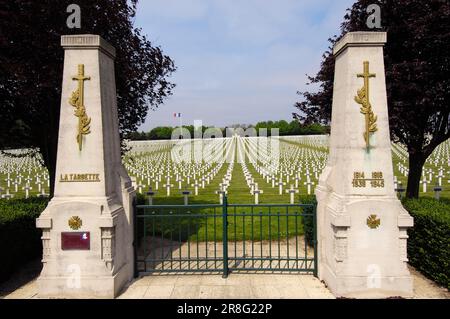 La Targette, Britischer Militärfriedhof, Neuville-Saint-Vaast, in der Nähe von Arras, Pas-de-Calais, Nord-Pas-de-Calais, Frankreich, Kreuz, Kriegsgräber, erste Welt Stockfoto