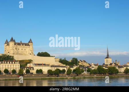 Schloss Saumur und St. Pierre Church, Saumur, Pays de la Loire, Frankreich, Loire-Tal Stockfoto