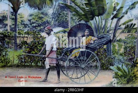 Eine Tamilin in einer Rikscha, Ceylon, Farbbild, c1920er. Ein Foto eines Archivbildes aus der Periode. Stockfoto