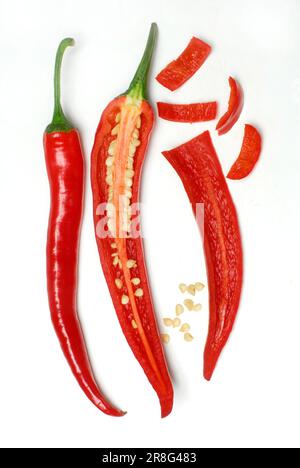 In Scheiben geschnittener, heißer Pfeffer (Capsicum annuum), Chili-Pfeffer, Chili-Paprika Stockfoto
