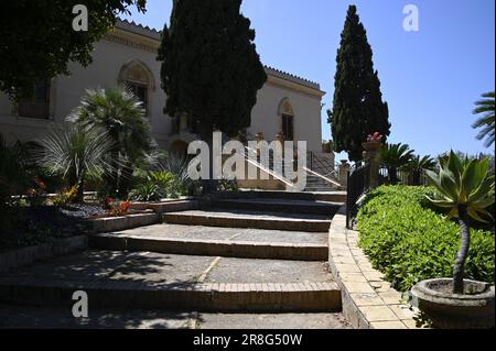 Malerischer Blick auf Villa Aurea und Gärten ein historisches Wahrzeichen im Tal der Tempel Archäologischer Park in Agrigento Sizilien, Italien. Stockfoto