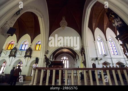 Innenraum, San Thome Basilika, erbaut 1889, Chennai, Tamil Nadu, Indien, Asien Stockfoto