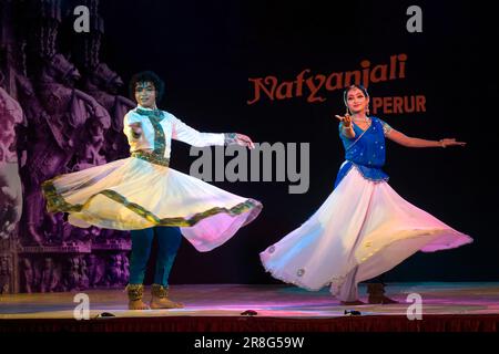 Kathak-Tanz im Natiyanjali-Festival im Perur-Tempel, Tamil Nadu, Indien Stockfoto