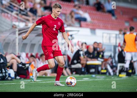 Vejle, Dänemark. 20. Juni 2023. Anton Gaaei (2) aus Dänemark wurde während des U21. Euro-Qualifikationsspiels zwischen Dänemark und Wales im Vejle-Stadion in Vejle gesehen. (Foto: Gonzales Photo/Alamy Live News Stockfoto