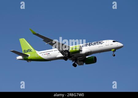 Aircraft Air Baltic, Airbus A220-300, YL-ABF Stockfoto