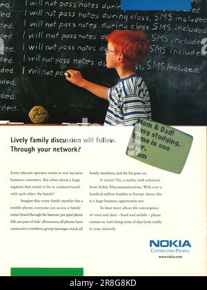 NOKIA Connecting People Werbespot in einem Magazin 1999 Stockfoto