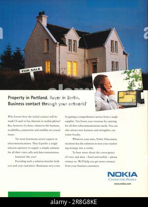 NOKIA Connecting People Werbespot in einem Magazin 1999 Stockfoto