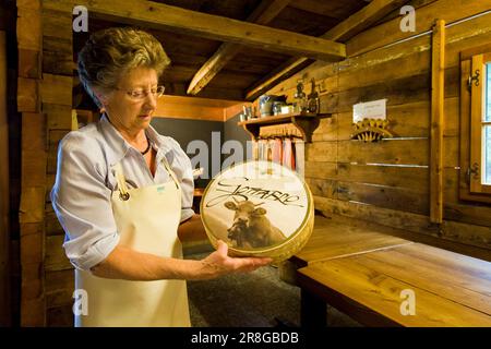 Molkerin, Caseificio Del Gottardo, Airolo, Kanton Ticino, Schweiz Stockfoto