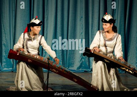 Traditioneller Tanz und Song, Ulaanischer Baatar, Mongolei Stockfoto