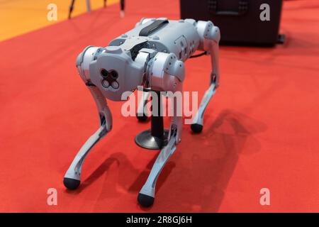 5. Mai 2023, Lissabon. Portugal - FIL Lisbon International Fair - Tektonica Lisbon: Boston Dynamics-Roboter auf der expo. Mitten im Bild Stockfoto