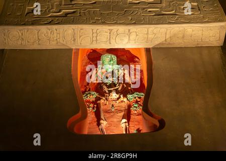 Nachbildung des königlichen Grabes, Maya-König Pakal der große, Palenque, Nationalmuseum für Anthropologie, Mexiko-Stadt, Mexiko Stockfoto