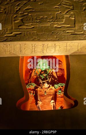 Nachbildung des königlichen Grabes, Maya-König Pakal der große, Palenque, Nationalmuseum für Anthropologie, Mexiko-Stadt, Mexiko Stockfoto