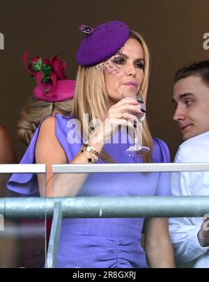 Ascot, Großbritannien. 21. Juni 2023. Berkshire, Großbritannien. 21. Juni 2023. Amanda Holden am zweiten Tag des Royal Ascot. Kredit: Doug Peters/Alamy Live News Stockfoto