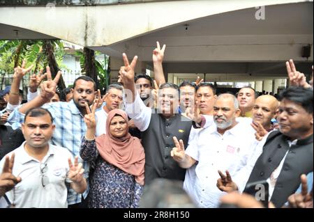 Sylhet, Bangladesch. 21. Juni 2023 Mr. Anwaruzzaman Chowdhury, Kandidat des Bürgermeisters des Boats, hat seine Stimme im Shahjalal Jamia Islamia Kamil Madrasah, Pathantula Center abgegeben. Stockfoto