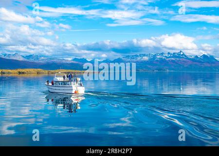 Touristenausflugsschiff, Segeln im Beagle Channel, ushuaia, tierra del fuego, argentinien Stockfoto