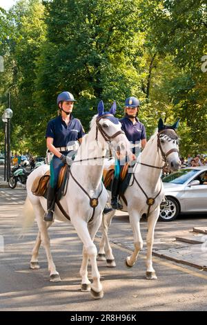 Örtliche Polizei auf dem Pferderücken. Mailand. Lombardei. Italien Stockfoto