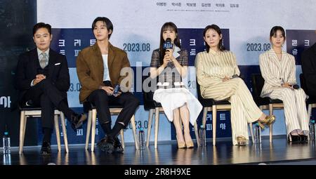 Seoul, Südkorea. 21. Juni 2023. (L bis R) südkoreanische Schauspieler Lee Byung-hun, Park Seo-joon, Park Bo-Young, Kim Sun-Young, Park Ji-hu, Fotoaufruf für die Pressekonferenz Film Concrete Utopia in Seoul, Südkorea am 21. Juni 2023. Der Film wird am August eröffnet. (Foto: Lee Young-ho/Sipa USA) Guthaben: SIPA USA/Alamy Live News Stockfoto