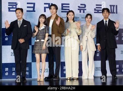 Seoul, Südkorea. 21. Juni 2023. (L bis R) südkoreanische Schauspieler Lee Byung-hun, Park Bo-Young, Park Seo-joon, Kim Sun-Young, Park Ji-hu und Kim Do-yoon, Fotoaufruf für die Pressekonferenz Film Concrete Utopia am 21. Juni 2023 in Seoul, Südkorea. Der Film wird am August eröffnet. (Foto: Lee Young-ho/Sipa USA) Guthaben: SIPA USA/Alamy Live News Stockfoto