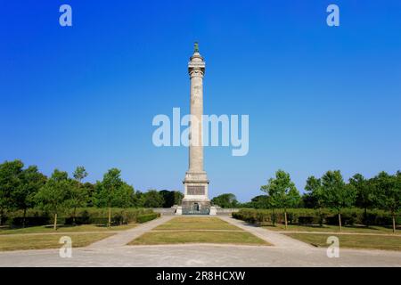 Statue von Napoleon Bonaparte (1769-1821) auf der Säule der Grande Armee in Wimille (Pas-de-Calais), Frankreich Stockfoto