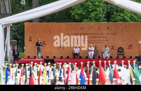 New York, USA. 21. Juni 2023. Bürgermeister Eric Adams spricht am 21. Juni 2023 am Internationalen Tag von Yoga im UN-Hauptquartier. 9. Internationaler Yoga-Tag wurde von einer indischen Mission bei den Vereinten Nationen ausgerichtet. 135 verschiedene Nationalitäten nahmen an der Unterrichtsstunde unter der Leitung des indischen Premierministers Teil, die von Guinness World Records als die meisten Mitglieder der Weltnation zertifiziert wurde. (Foto: Lev Radin/Sipa USA) Guthaben: SIPA USA/Alamy Live News Stockfoto