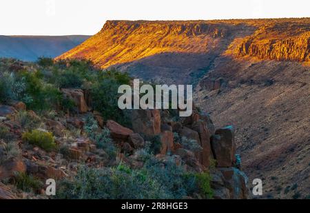 Sonnenaufgang über dem Rooiwalle Mini Canyon. Stockfoto