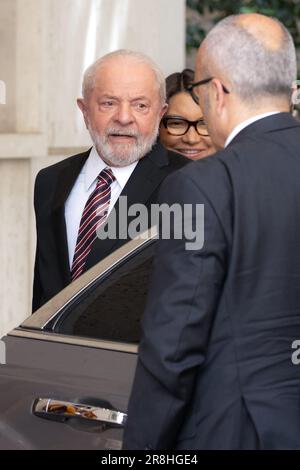 Vatikanstadt, Vatikan, 21. Juni 2023. Der brasilianische Präsident Luiz Inacio Lula da Silva kommt zu einer privaten Audienz mit Papst Franziskus im Vatikan - Foto vom Vatikan Pool D. Ibanez. Kredit: Maria Grazia Picciarella/Alamy Live News Stockfoto