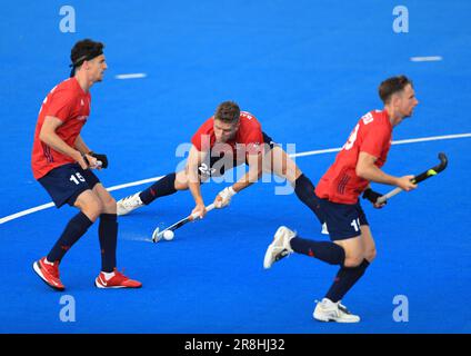 Der britische Nicholas Bandurak (Centre) versucht während des FIH Hockey Pro League-Spiels in Lee Valley, London, ein Tor zu schießen. Bilddatum: Mittwoch, 21. Juni 2023. Stockfoto