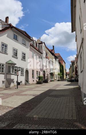 Die Fotos zeigen die Stadt Isny und ihre natürlichen Merkmale mit den Straßen der Stadt. Stockfoto