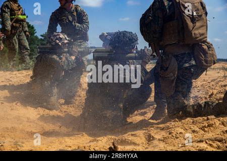 Odesa, Ukraine. 3. Juli 2021. USA Marines mit Alpha-Kompanie, 1. Bataillon, 6. Marineregiment, 2D. Marine-Division, feuern zwei leichte Panzerabwehrwaffen mit M72 kg während der Übung Sea Breeze 21 an einem geheimen Ort am 3. Juli 2021 ab. Übung Sea Breeze ist eine jährliche Veranstaltung, bei der Militäreinheiten aus mehreren Ländern und innerhalb der 2D Marine Expeditionary Force zusammenkommen, um ihre Kampffähigkeiten zu verbessern und enge Beziehungen aufzubauen. (Kreditbild: © Jacqueline Parsons/USA Marines/ZUMA Press Wire Service) NUR REDAKTIONELLE VERWENDUNG! Nicht für den kommerziellen GEBRAUCH! Stockfoto