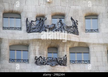 Erleben Sie den pulsierenden Geist und die architektonischen Wunder von Barcelona, wo modernistische Meisterwerke einen unwiderstehlichen Reiz schaffen Stockfoto