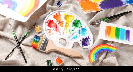 Verschiedene Kunstwerke auf Stoff Stockfoto