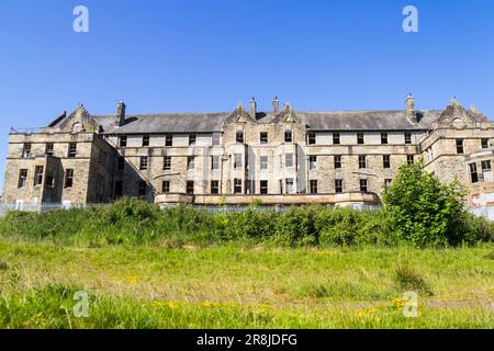 Hartwood Hospital, verlassene psychiatrische Anstalt, Pflegeheim. Verfall eines Pflegeheims im Baronial-Stil, Foto vom alten Parkplatz. Lanar Stockfoto