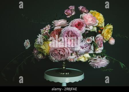 Rote und gelbe Vintage-Blumen Stockfoto