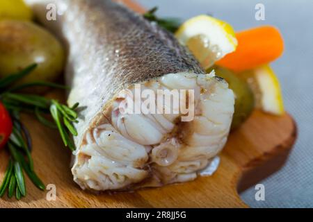 Kabeljau im rustikalen Stil gebacken Stockfoto