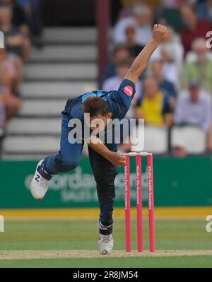 Northampton 21-Juni 2023:Zaman Khan of Derbyshire Falcons während des Vitality T20 Blast Match zwischen Northamptonshire Steelbacks vs Derbyshire Falcons am County Ground Northampton England . Stockfoto