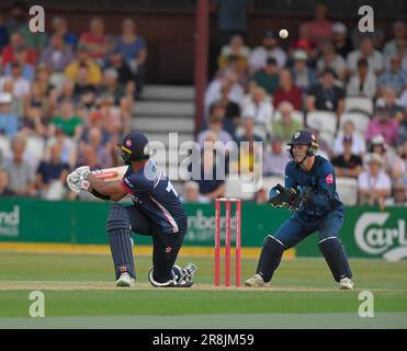 Northampton 21 - Juni 2023 : Emilio Gay of Northamptonshire während des Vitality T20 Blast Match zwischen Northamptonshire Steelbacks gegen Derbyshire Falcons im County Ground Northampton England . Stockfoto