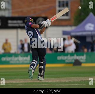 Northampton 21 - Juni 2023 : Emilio Gay of Northamptonshire während des Vitality T20 Blast Match zwischen Northamptonshire Steelbacks gegen Derbyshire Falcons im County Ground Northampton England . Stockfoto