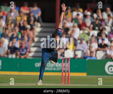 Northampton 21 - Juni 2023 : George of Derbyshire Falcons Scrimshaw während des Vitality T20 Blast Match zwischen Northamptonshire Steelbacks gegen Derbyshire Falcons im County Ground Northampton England . Stockfoto