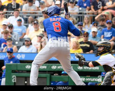 Pittsburgh, Usa. 21. Juni 2023. Chicago Cubs Left Fielder Ian Happ (8) verdoppelt sich im achten Inning gegen die Pittsburgh Pirates im PNC Park am Mittwoch, den 21. Juni 2023 in Pittsburgh nach links. Foto: Archie Carpenter/UPI Credit: UPI/Alamy Live News Stockfoto