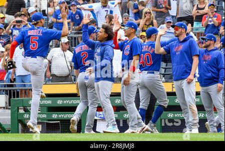 Pittsburgh, Usa. 21. Juni 2023. Der Feldarbeiter Christopher Morel (5) im Chicago Cubs Center und der Rest des Teams feiern am Mittwoch, den 21. Juni 2023 in Pittsburgh den 8-3-Sieg gegen die Pittsburgh Pirates im PNC Park. Foto: Archie Carpenter/UPI Credit: UPI/Alamy Live News Stockfoto