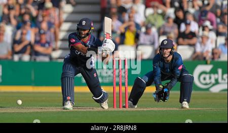 Northampton 21 - Juni 2023 : Emilio Gay of Northamptonshire während des Vitality T20 Blast Match zwischen Northamptonshire Steelbacks gegen Derbyshire Falcons im County Ground Northampton England . Stockfoto