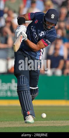 Northampton 21 - Juni 2023 : Emilio Gay of Northamptonshire während des Vitality T20 Blast Match zwischen Northamptonshire Steelbacks gegen Derbyshire Falcons im County Ground Northampton England . Stockfoto