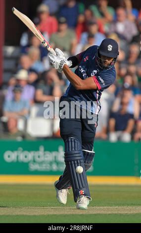 Northampton 21 - Juni 2023 : Emilio Gay of Northamptonshire während des Vitality T20 Blast Match zwischen Northamptonshire Steelbacks gegen Derbyshire Falcons im County Ground Northampton England . Stockfoto