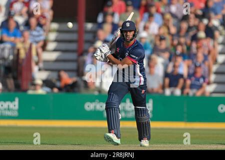 Northampton 21 - Juni 2023 : Emilio Gay of Northamptonshire während des Vitality T20 Blast Match zwischen Northamptonshire Steelbacks gegen Derbyshire Falcons im County Ground Northampton England . Stockfoto