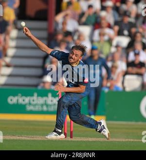 Northampton 21 - Juni 2023 : Zaman Khan of Derbyshire Falcons während des Vitality T20 Blast Match zwischen Northamptonshire Steelbacks vs Derbyshire Falcons im County Ground Northampton England . Stockfoto