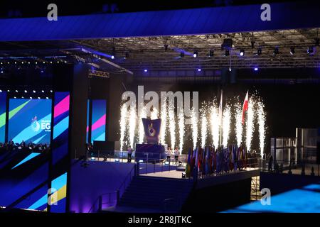 21. Juni 2023, Krakau, Malopolska, Polen: Sportler Anita WÅ‚odarczyk, Marcin Oleksy und Janusz Pyciak Peciak zündeten die Fackel während der Eröffnungszeremonie der Europaspiele 2023 in Krakau, Polen (Kreditbild: © Mickael Chavet/ZUMA Press Wire) NUR REDAKTIONELLE VERWENDUNG! Nicht für den kommerziellen GEBRAUCH! Stockfoto