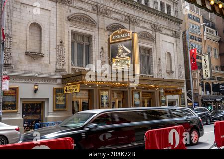 Longacre Theater mit „Leopoldstadt“ Marquee, 2023, New York City, USA Stockfoto